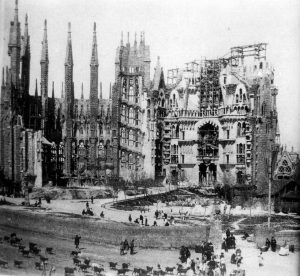 La Sagrada Familia en construcción, c. 1915