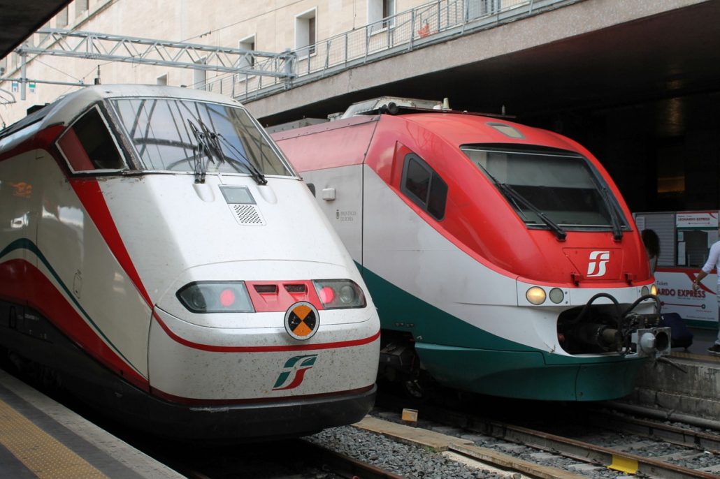 transport system fast train italy treno italia la stazione ferrovia