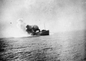 4 Allied destroyers & more smaller ships have been sunk at Dunkirk. Royal Navy Captain Tennant, horrified by today's losses: "I'm sorry, no more ships by day- evacuation at night only."