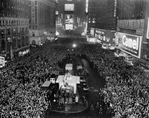  500,000 revellers lighting up New York's Times with New Year's party