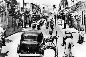 Vichy French have fled Damascus, leaving a deserted city.