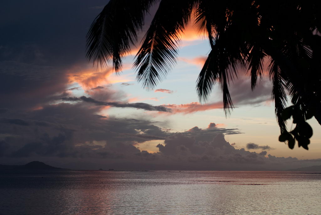 Sunset on Matangi. Ed Bierman, Flickr