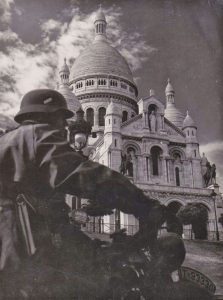 Du Sacré-Coeur de Montmartre - Paris, 1940.