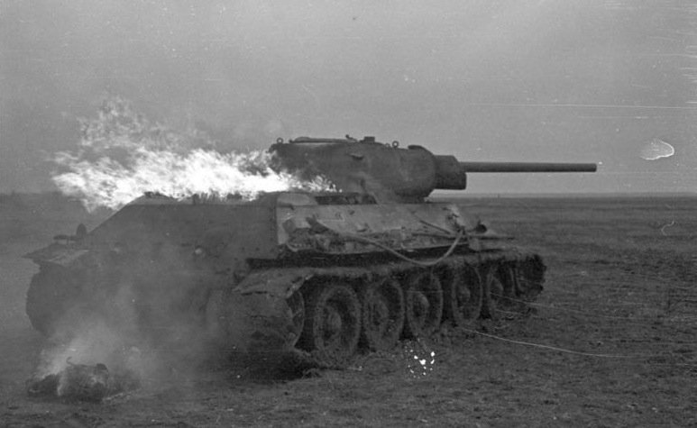 The largest tank battle in history has ended with brutal Soviet defeat in Ukraine. "Battle of Brody" has seen 750 German panzers face 3500 superior Soviet tanks, & totally rout Red Army.
