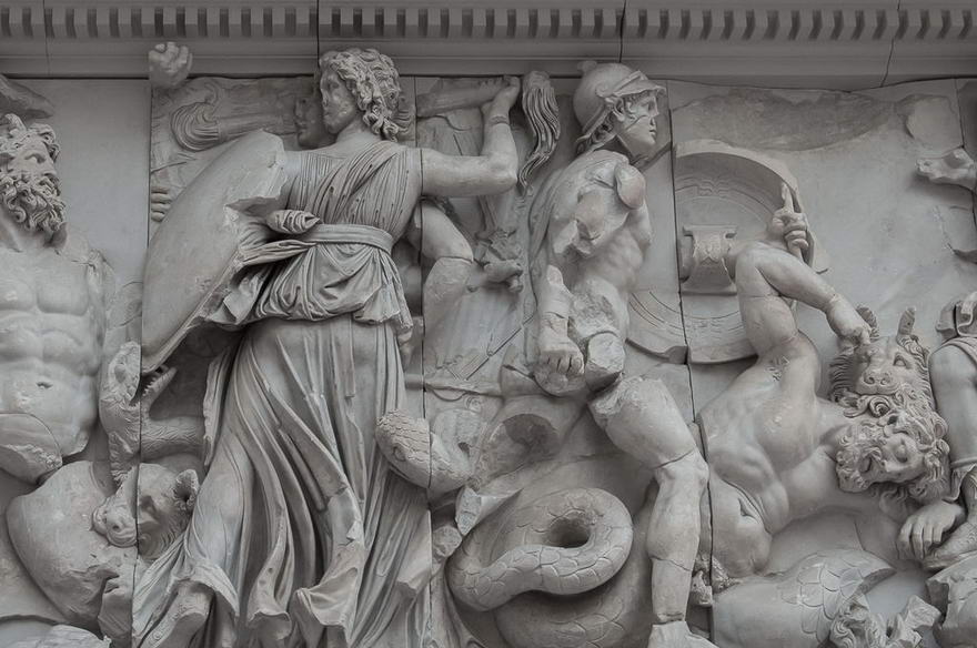 Hecate Fighting the Giant, Pergamon Altar-gigantes