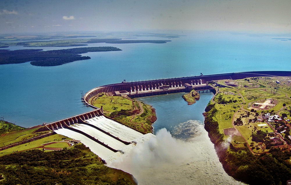 itaipu dam. (Jonas de Carvalho - Flickr. CC BY-SA 2.0)