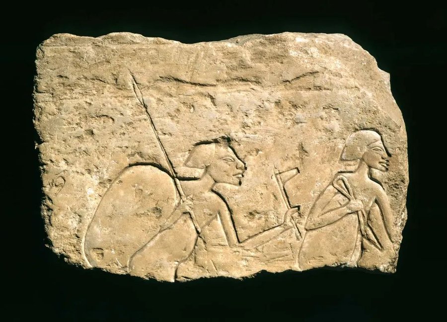 Akhenaten’in Reform Çağı: Amarna Dönemi’nden İki Askerin Rölyefi
