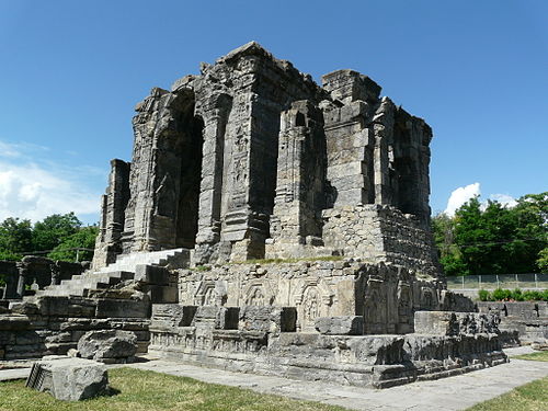 Keşmir'de Martand Tapınağı olarak bilinen 1200 yıllık Yunan esintili olduğu iddia edilen bir tapınak (Wikipedia/Varun ShivKapur) https://commons.wikimedia.org/wiki/File:Martand_Sun_Temple_Central_shrine_(6133772365).jpg